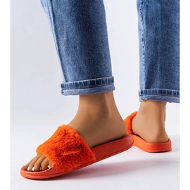 Claquettes orange avec fourrure de Raffaele 1