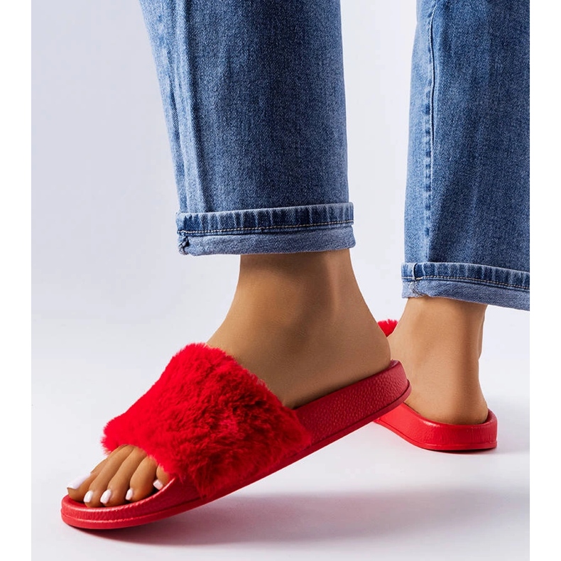 Claquettes rouges avec fourrure de Raffaele 1