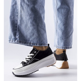 Baskets de sport noires sur la plateforme McKeylor 1