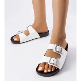 Babouches laquées blanches à boucles Norcross 1