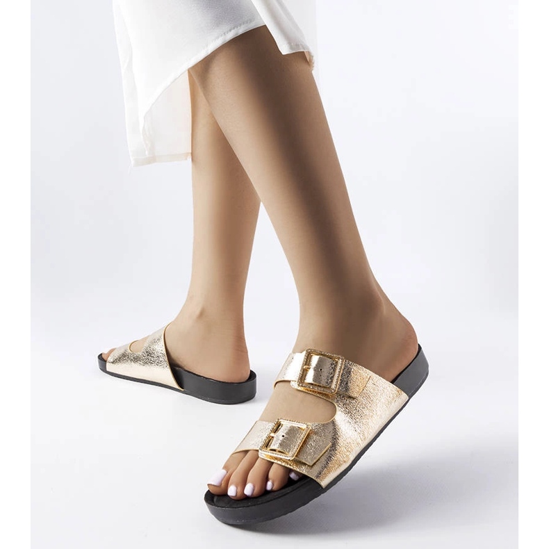 Claquettes laquées or Norcross avec boucles doré 1