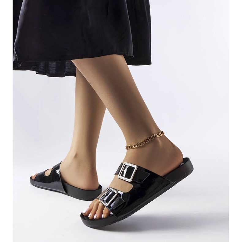 Claquettes laquées noires avec boucles Norcross 1