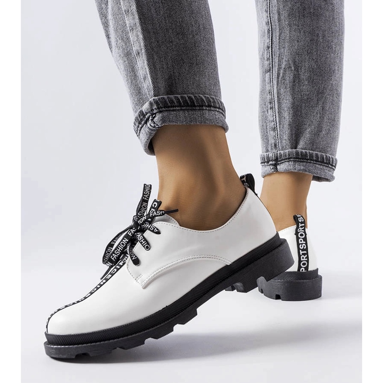 Derbies blanches à semelle contrastante de Hanifan 1