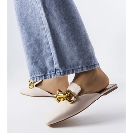 Claquettes beiges avec chaîne Hickory 1