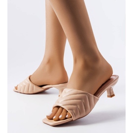Sandales beiges à petits talons de Launay 1