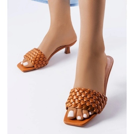 Sandales marron à petit talon de Burbank brun 1