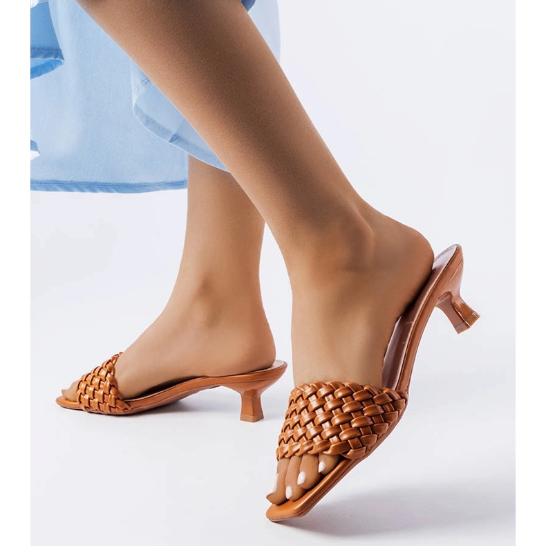 Sandales marron à petit talon de Burbank brun 2