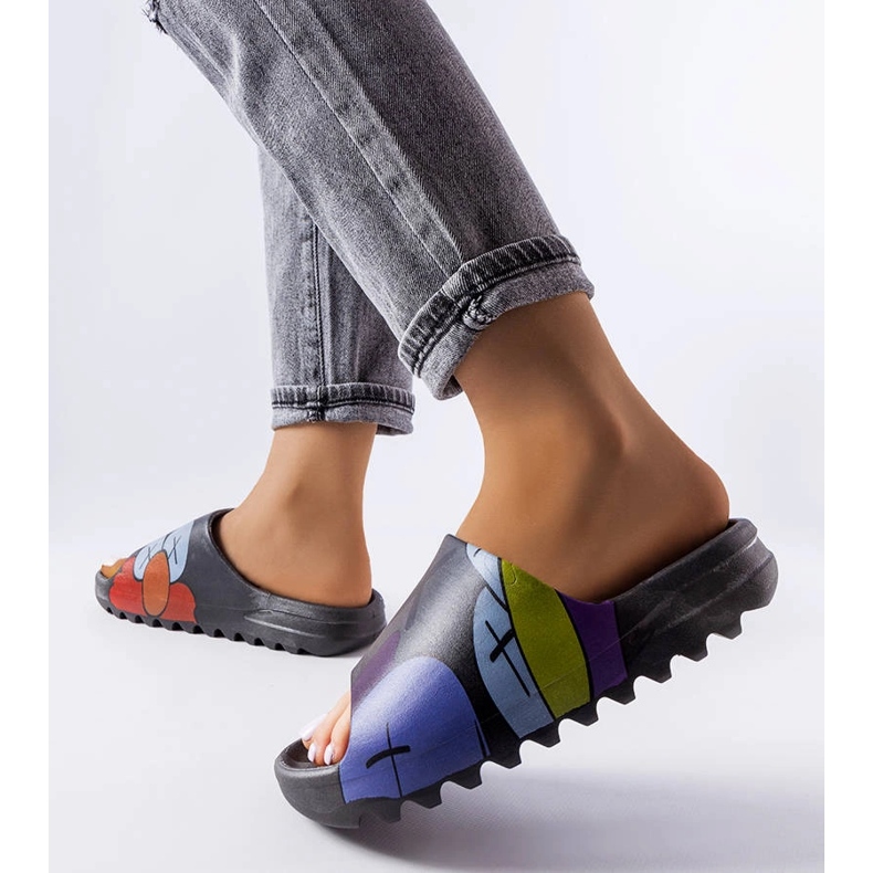 Claquettes noires avec bande de roulement et imprimés le noir 2