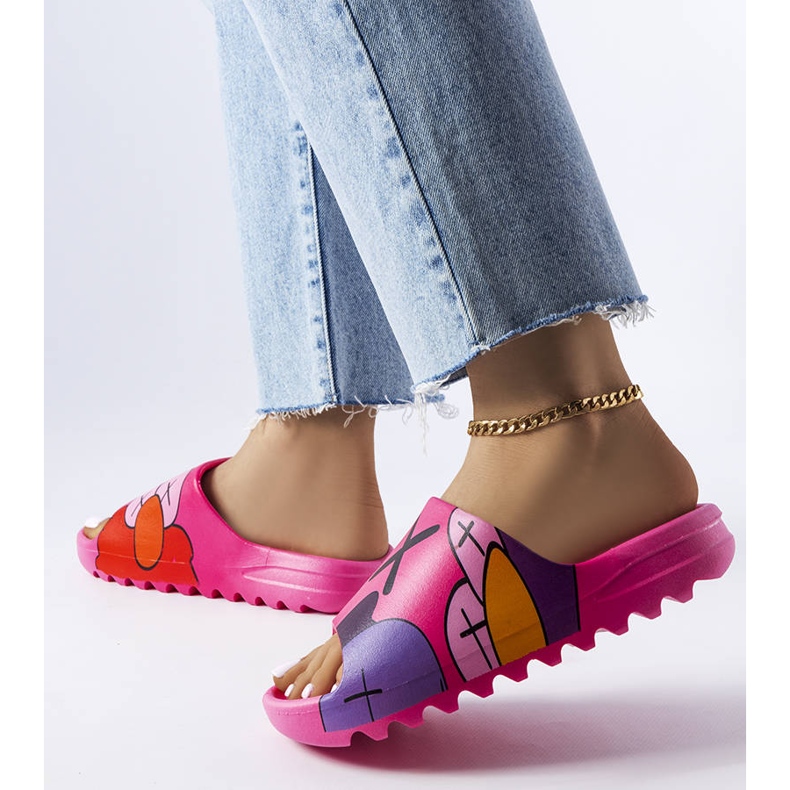 Tongs rose foncé avec imprimés 2