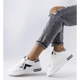 Baskets à plateforme noires et blanches Monty 1
