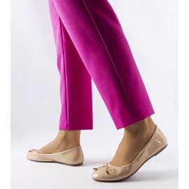 Ballerines laquées beige Lakewood 1