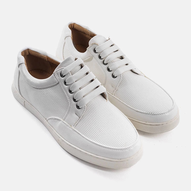 Chaussures homme blanches décorées du gaufrage Emer 1