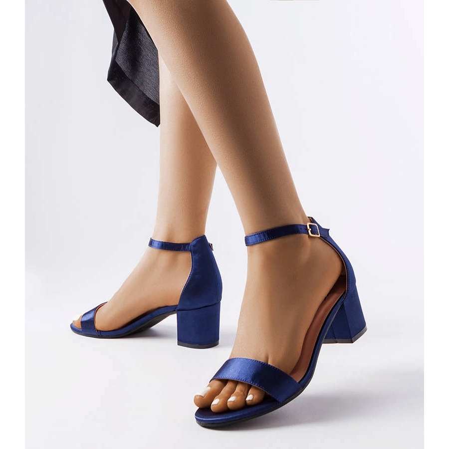 Sandales a talons bas bleu marine Chaussures a la mode