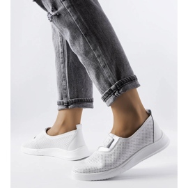 Baskets blanches perforées Ethels 1