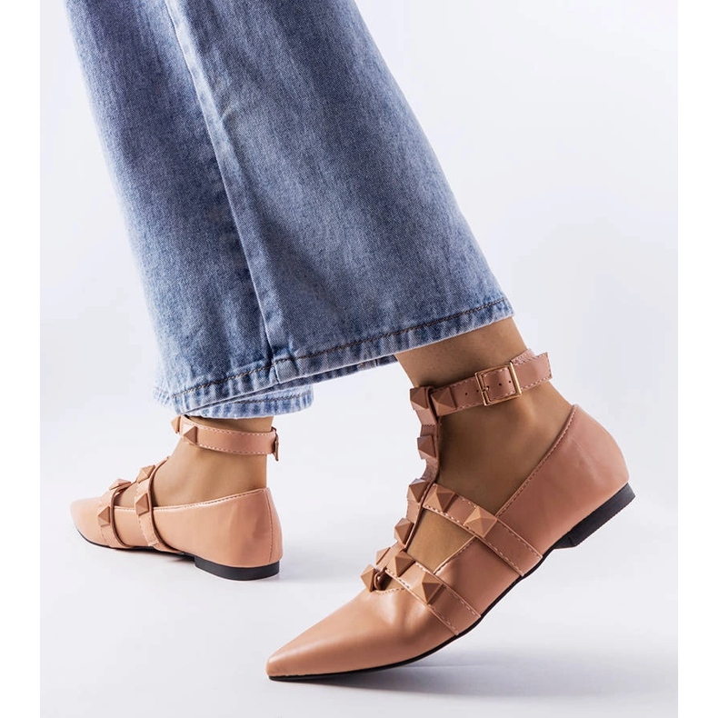 Ballerines beiges avec un spectaculaire fermoir Blur 1