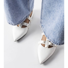 Ballerines blanches avec une fermeture Blur spectaculaire 2