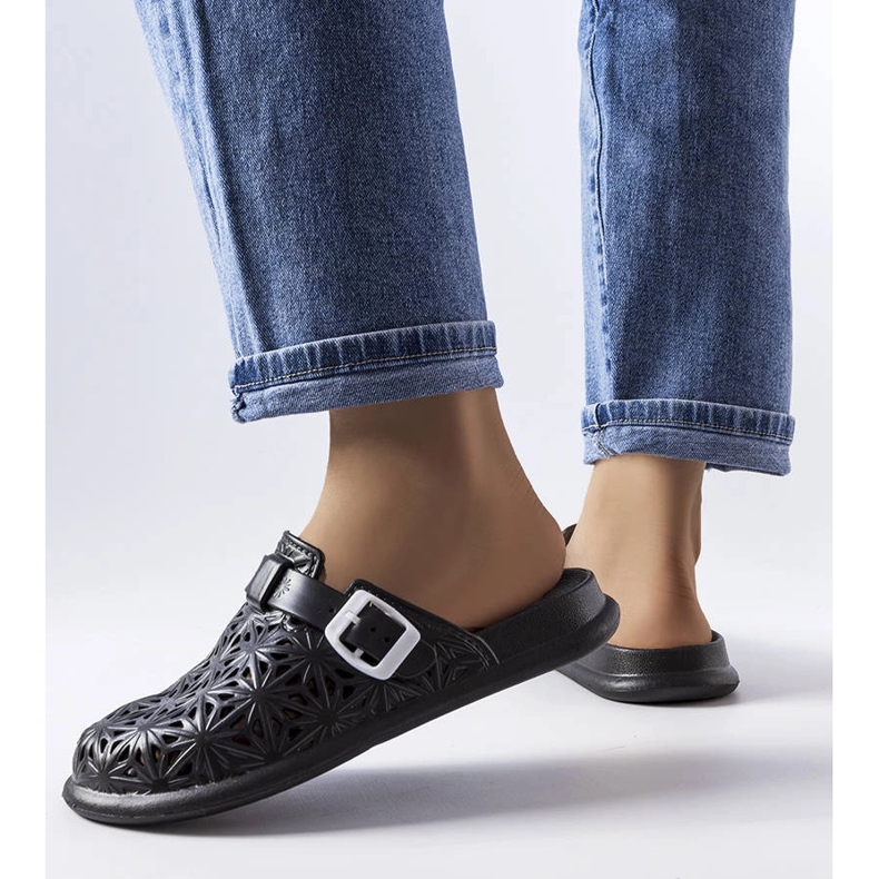 Claquettes en caoutchouc noir ajouré Peverell le noir 1