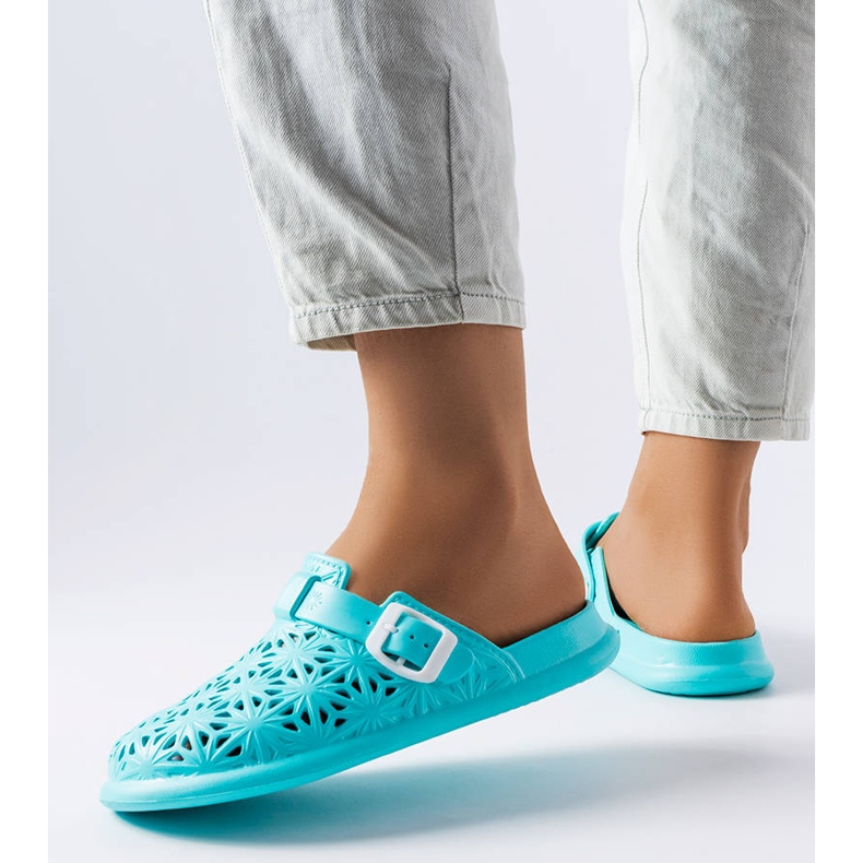 Claquettes en caoutchouc bleu ajouré Peverell 1