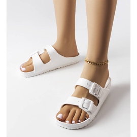 Claquettes en caoutchouc blanc avec boucles d'Eugene blanche 1