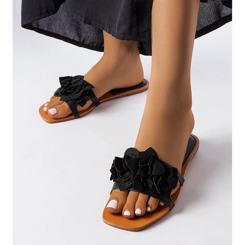 Toboggans noirs décorés de Fleurs de Rapids le noir 1