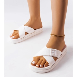 Claquettes en caoutchouc blanc à boucle Pauline blanche 1