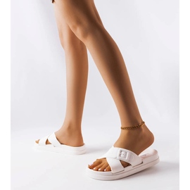 Claquettes en caoutchouc blanc à boucle Pauline 2