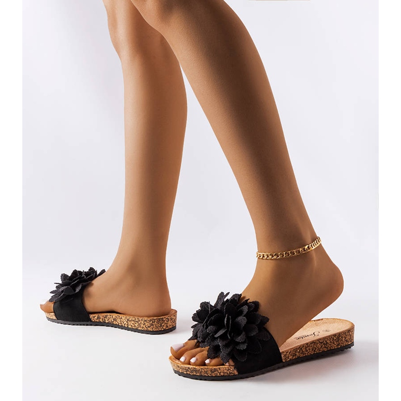 Chaussons noirs décorés de fleurs le noir 2