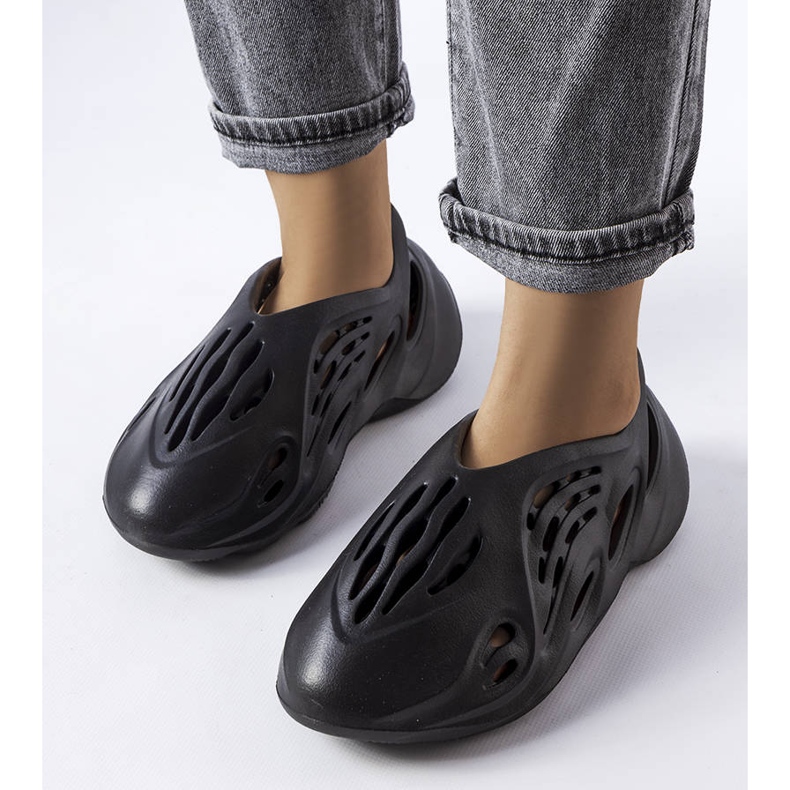 Claquettes en mousse noire Julienne 1