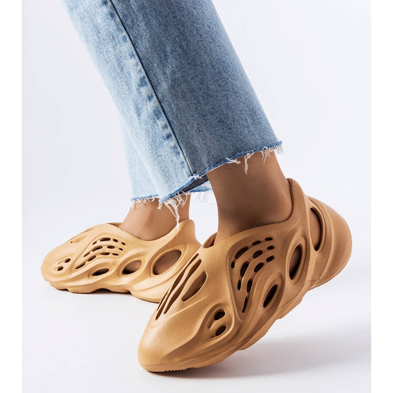 Pantoufles en mousse marron Julienne brun 1