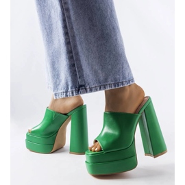 Claquettes vertes à talons hauts de Mertzon 1