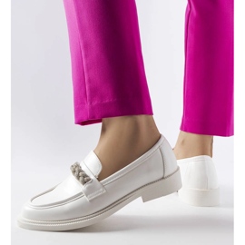 Mocassins blancs ornés de strass de Montréal 1