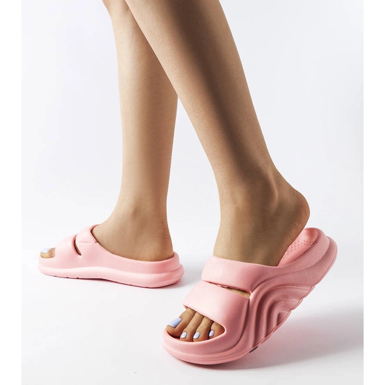 Babouches en caoutchouc rose de Genève 2 Babouches en caoutchouc rose de Genève 2