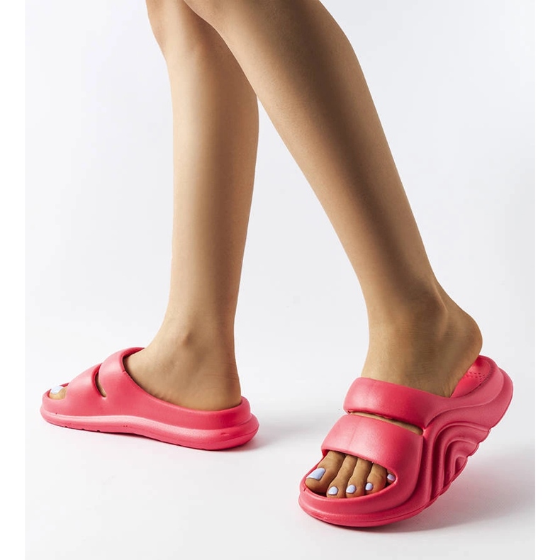 Claquettes en caoutchouc rose foncé de Genève 2