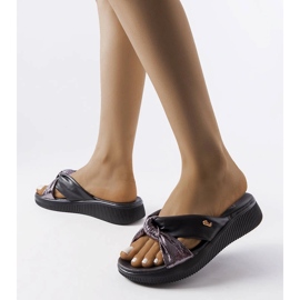Sandales compensées noires de Luce le noir 2
