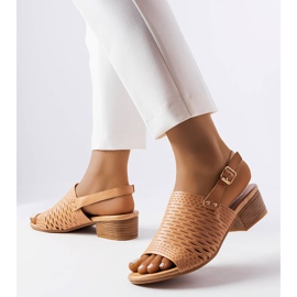 Sandales à talons bas marron désert beige 1
