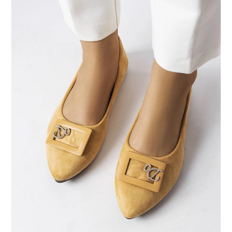 Ballerines beiges ornées de strass de Fleming 1