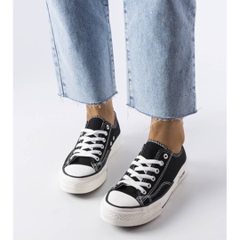 Baskets Roslyn noires 1