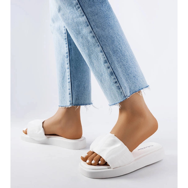 Claquettes blanches ornées de volants Boulevard 2