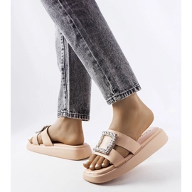 Claquettes beiges avec strass de Fusberta 1