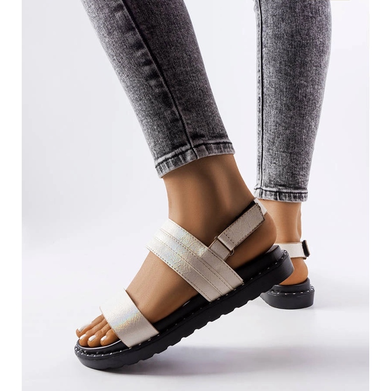 Sandales brillantes beiges de Felicienne 1 Sandales brillantes beiges de Felicienne 1