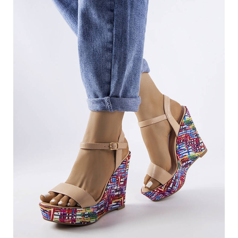 Sandales compensées beiges à ornements Fairmont 1