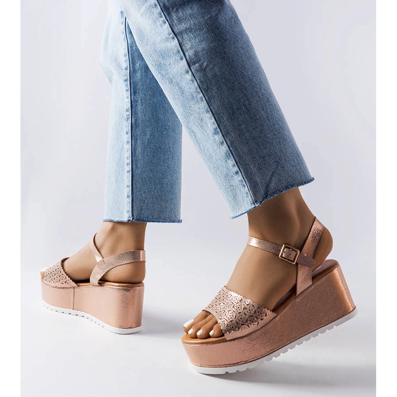 Sandales à plateforme ajourées roses de Stockton 1