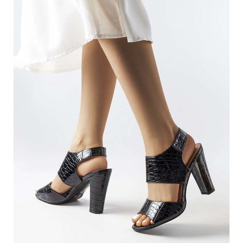 Sandales en cuir verni noir Hesasne 1