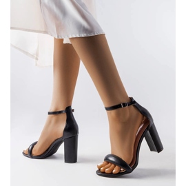 Sandales à talons noires de Hane 1