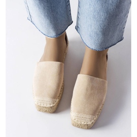 Espadrilles beiges avec empiècement pailleté de Myasia 1
