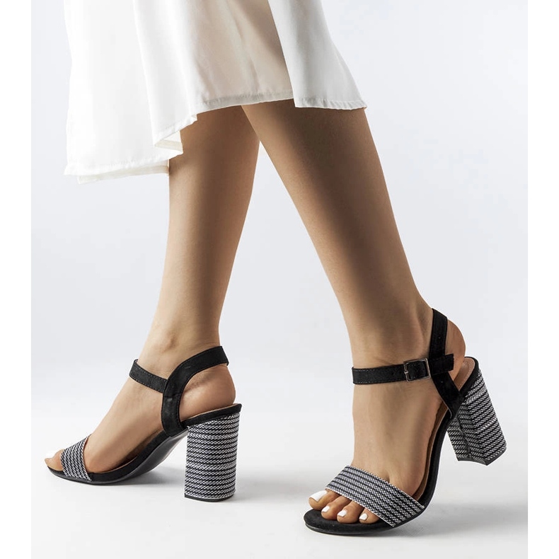 Sandales noires décorées de fil d'argent Aurelita 1