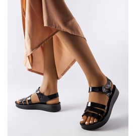 Sandales compensées laquées noires Covillon 2