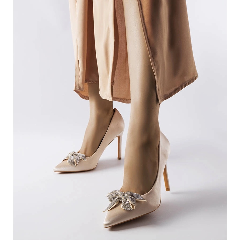 Épingles beiges avec une finition satinée et un nœud Mia 1