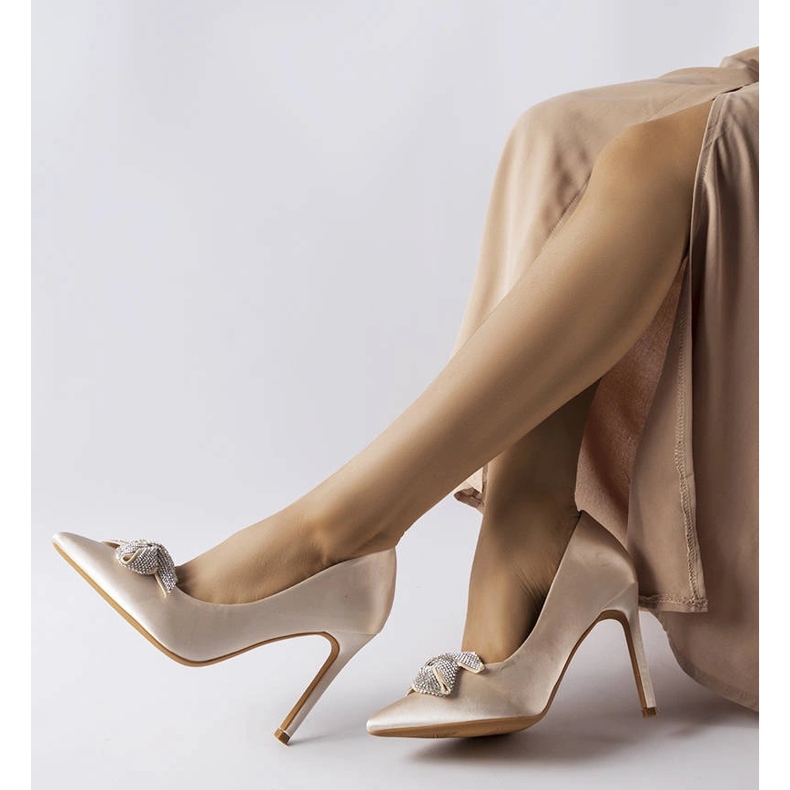 Épingles beiges avec une finition satinée et un nœud Mia 2