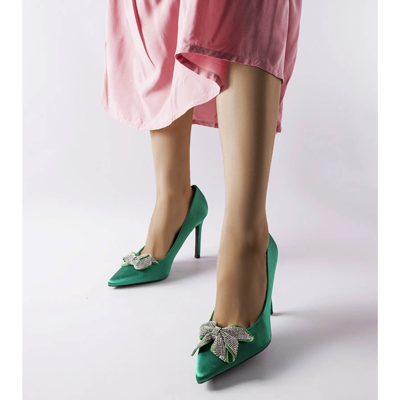 Épingles vertes avec une finition satinée et un nœud Mia 1